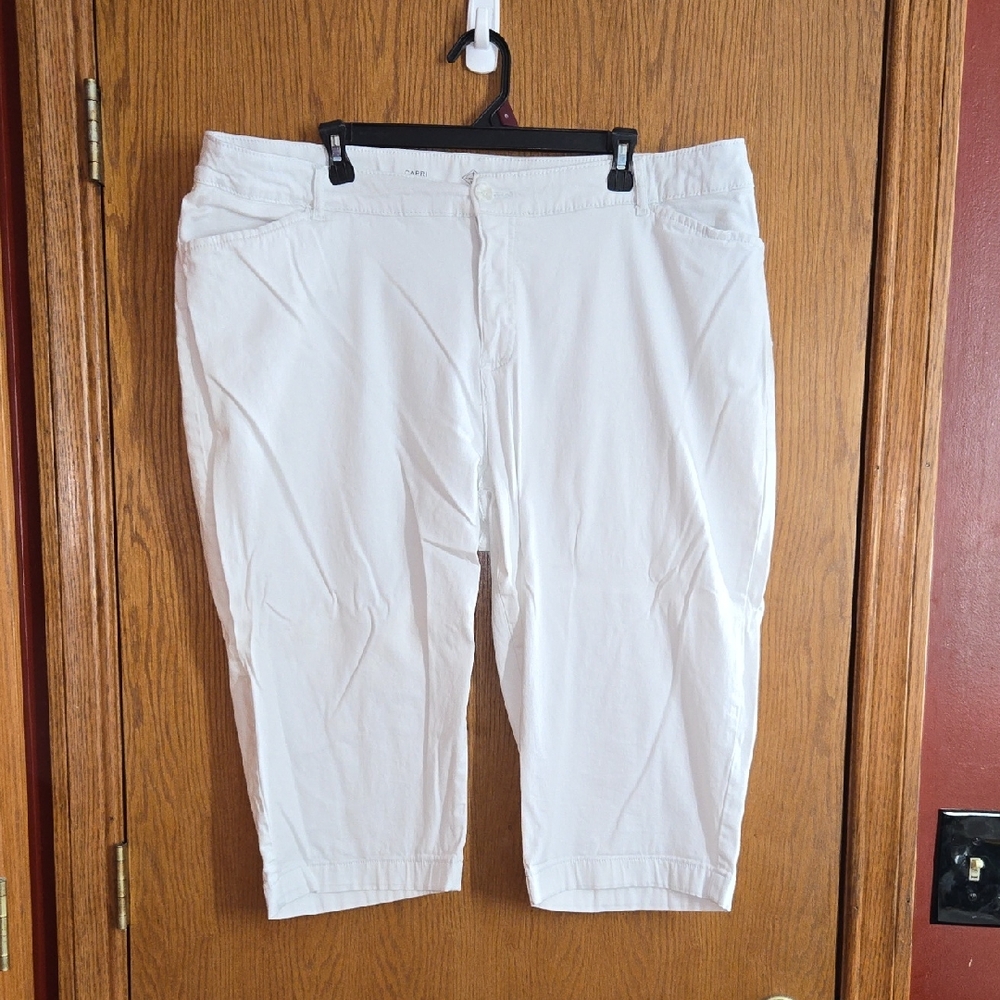 St. John's Bay Womens White Capris